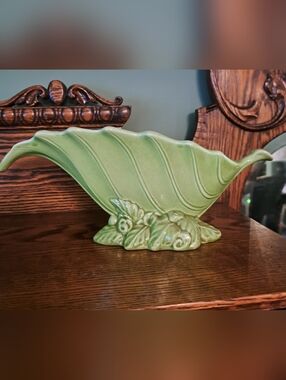 Royal Haeger Pottery Hickman R460 Leaf Design Vase Planter 12" Chartreuse Green